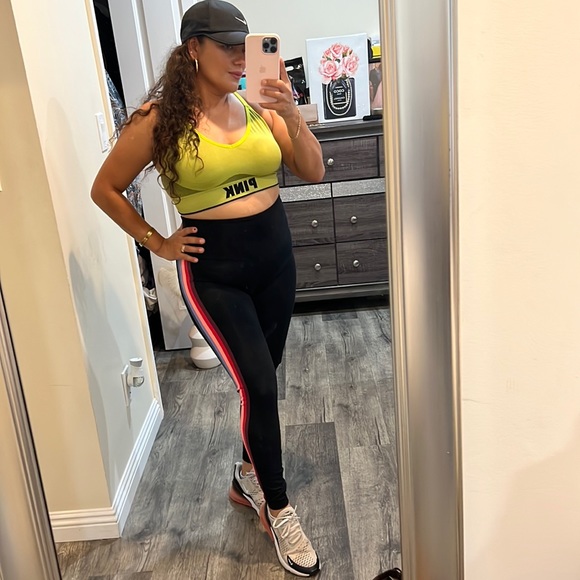 💜Pink VS Yoga Leggings - Picture 3 of 16